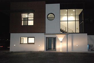 Eclairage extérieur d'un bâtiment tertiaire